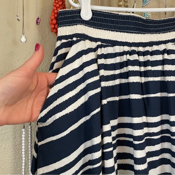 H&M Skirt - Picture 2 of 4